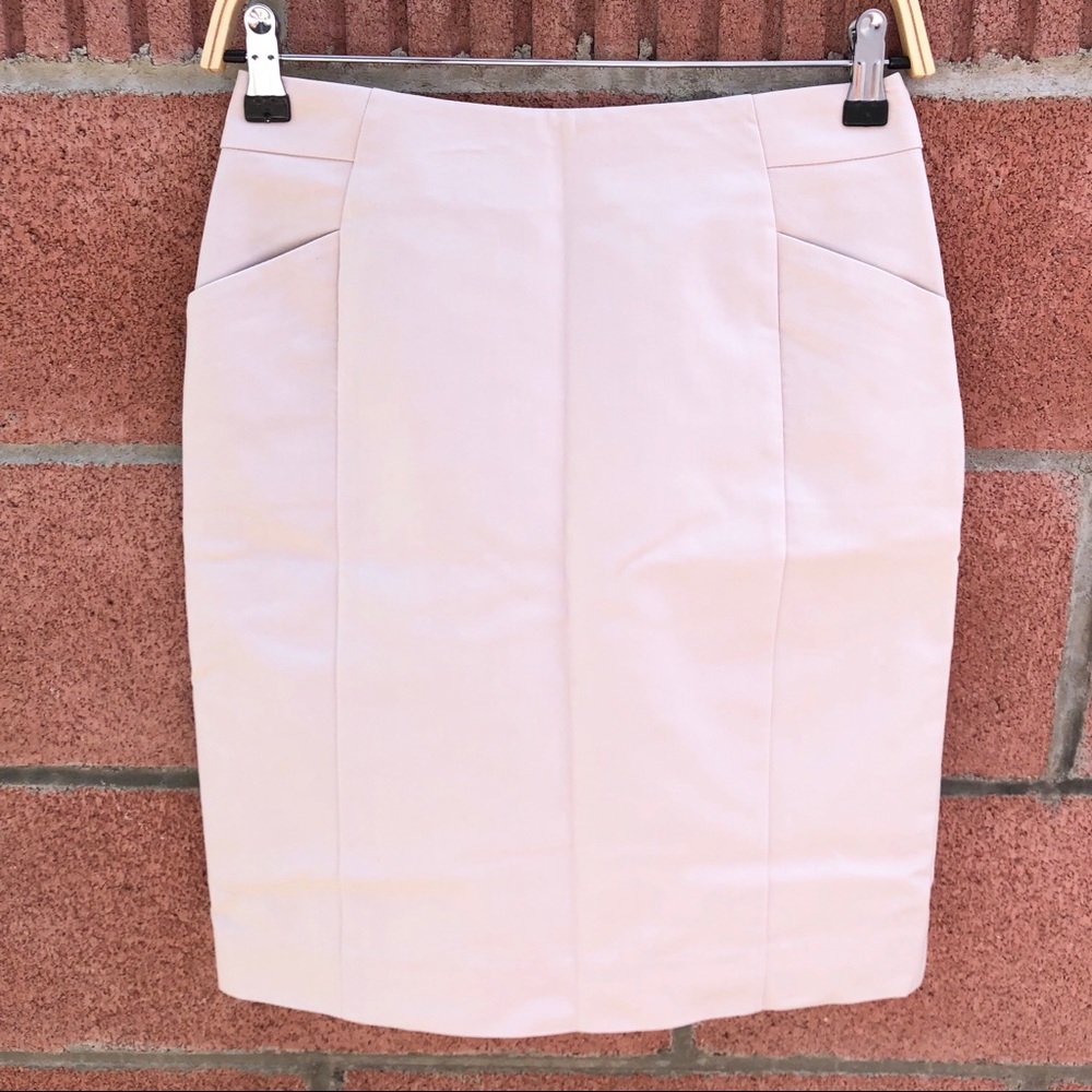 ⚠️SOLD⚠️ H&M Cream Pencil Skirt Size 6